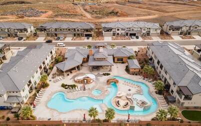 Brand New Zion Village Getaway+ Pool/Hot Tub l Family Friendly l Sleeps 12