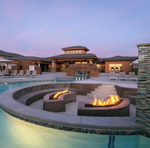 Zion Village Getaway - Pickleball & Pool & Hot Tub l Family Friendly l Sleeps 12