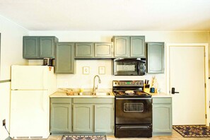 Kühlschrank, Mikrowelle, Ofen, Geschirrspüler