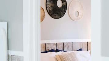 2 bedrooms, desk, iron/ironing board, travel crib