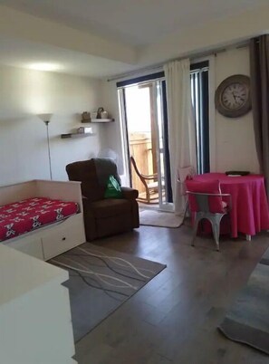 Interior - Studio apartment with separate entrance ensuite laundary (Whitby)