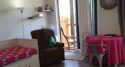 Studio apartment with separate entrance ensuite laundary