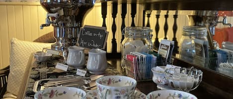 Tägliches inbegriffenes kontinentales Frühstück