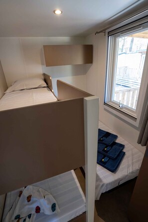 1 bedroom, travel cot, WiFi