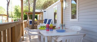 Mobilehome with air conditioning, terrace and pool