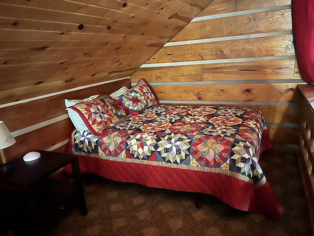 Beautiful Valhalla/Washburn area cabin with amazing views! Bayfield