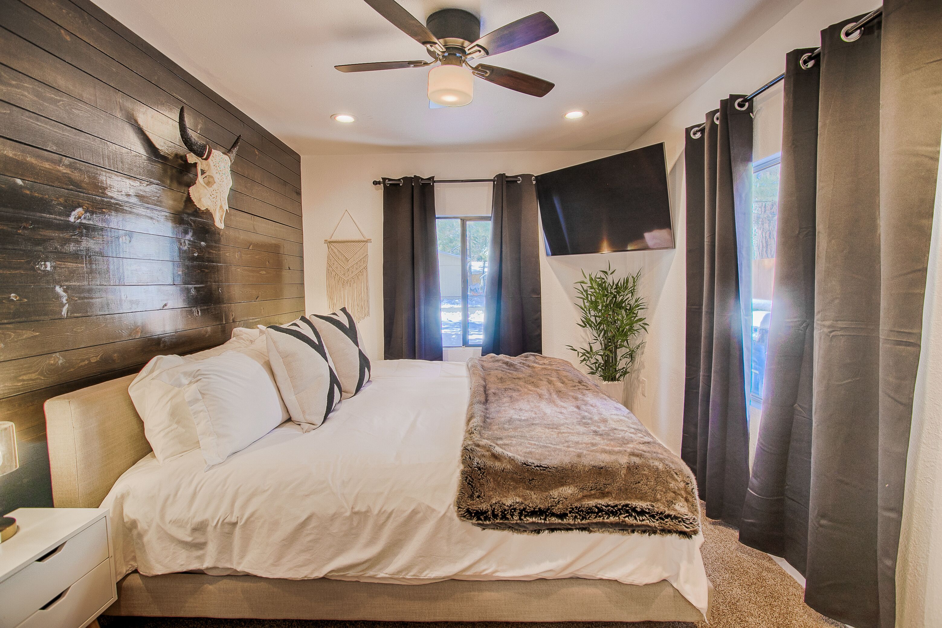 3 habitaciones, escritorio, tabla de planchar con plancha y wifi gratis 