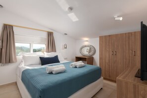 1 bedroom, in-room safe, desk, iron/ironing board