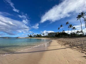 Beach nearby, sun loungers, beach towels