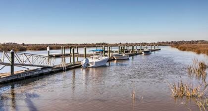 3rd-Floor Riverfront Condo: Walk to Downtown Eats!