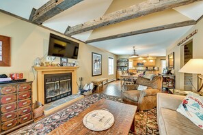 Televisión, chimenea, videojuegos y reproductor de DVD 