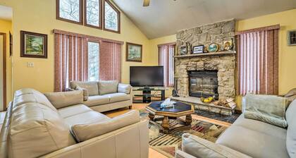 Hot Tub + Deck: Pet-Friendly Poconos Getaway!