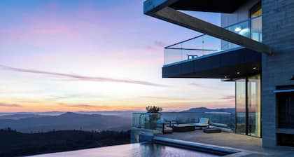 Belleza by Avantstay Hilltop Mansion w/ Pool, Panoramic Views & Ultra Modern Interior