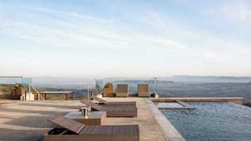 Villa (4 Bedrooms) | Interior