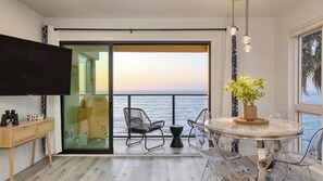 Interior - Oceanfront in La Jolla, Steps to Beach, Shops, Dining Dawn Patrol by Avantstay (La Jolla)