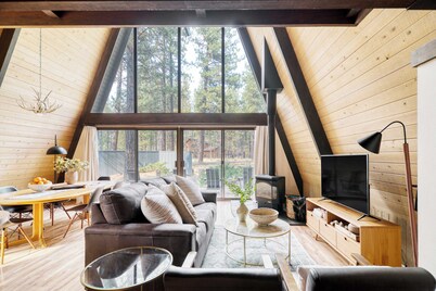 Alder by Avantstay Moody Retreat: Patio, Hot Tub in Sunriver!