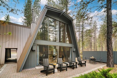 Alder by Avantstay Moody Retreat: Patio, Hot Tub in Sunriver!