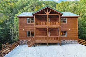 House (1 Bedroom) | Interior - Bluestem & Bluebell by Avantstay Incredible Views w/ Large Balcony & Indoor Pool! (Sevierville)