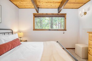 House (4 Bedrooms) | Interior - 3mins to Lake, 5mins to Skiing Updated 4bdr Cabin Avalon Pines by Avantstay (Big Bear Lake)