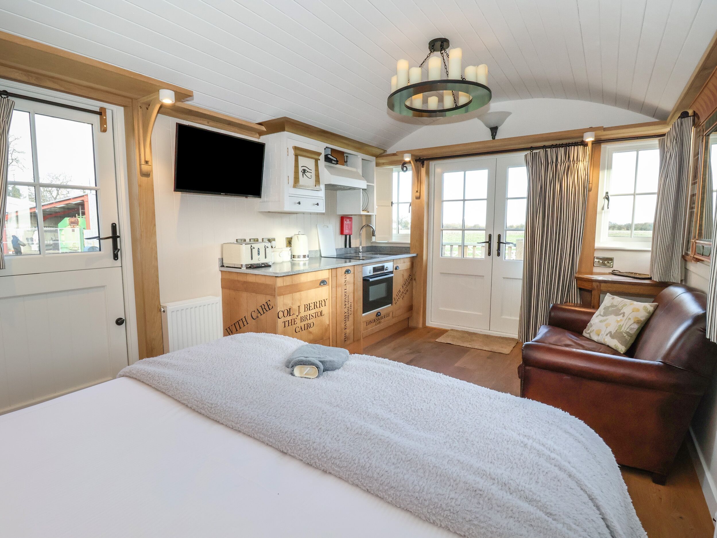 1 bedroom, individually decorated, individually furnished, free WiFi