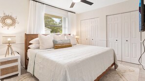 4 bedrooms, desk, iron/ironing board, travel cot