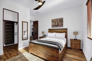 5 habitaciones y tabla de planchar con plancha