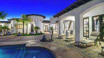 Villa (5 Bedrooms) | Interior