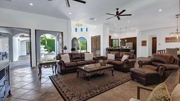 Villa (5 Bedrooms) | Interior