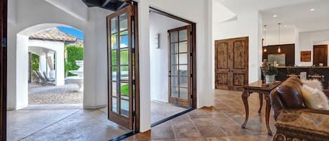 Villa (5 Bedrooms) | Interior