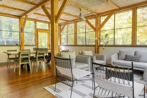Interior - Woodfall by Avantstay Tons of Outdoor Space (Monterey)