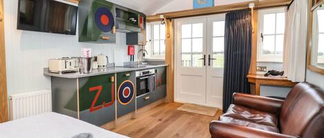 1 bedroom, individually decorated, individually furnished, free WiFi