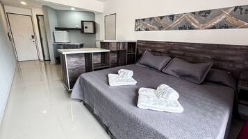 Decoración personalizada, muebles diferentes y escritorio