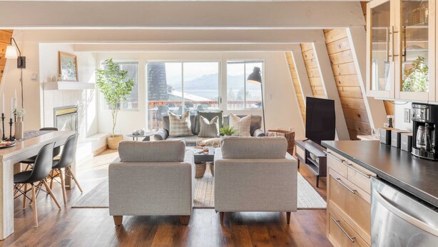 A modern loft apartment with a kitchen, dining area, and seating space. - Chickaree & Chickadee Buyout by Avantstay 2 Sister Cabins (Tahoe City)