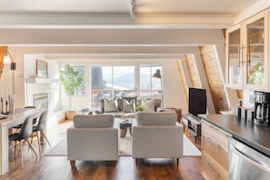 Apartment (6 Bedrooms) | Interior - Chickaree & Chickadee Buyout by Avantstay 2 Sister Cabins (Tahoe City)