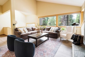 Interior - Sage Blush by Avantstay Upgraded 4 Bdr/chefs Kitchen/ A/c/hot Tub! (Bend)