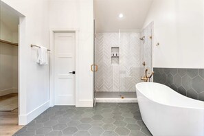 Interior - Luxury Retreat, 5mins to the Lake Game Room + Fire Pit Howlite by Avantstay (Lake Arrowhead)