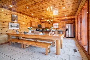 Casa (6 Bedrooms) | Cocina privada | Refrigerador, horno, parrilla de estufa y lavavajillas 