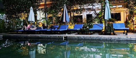 Kolam renang terbuka