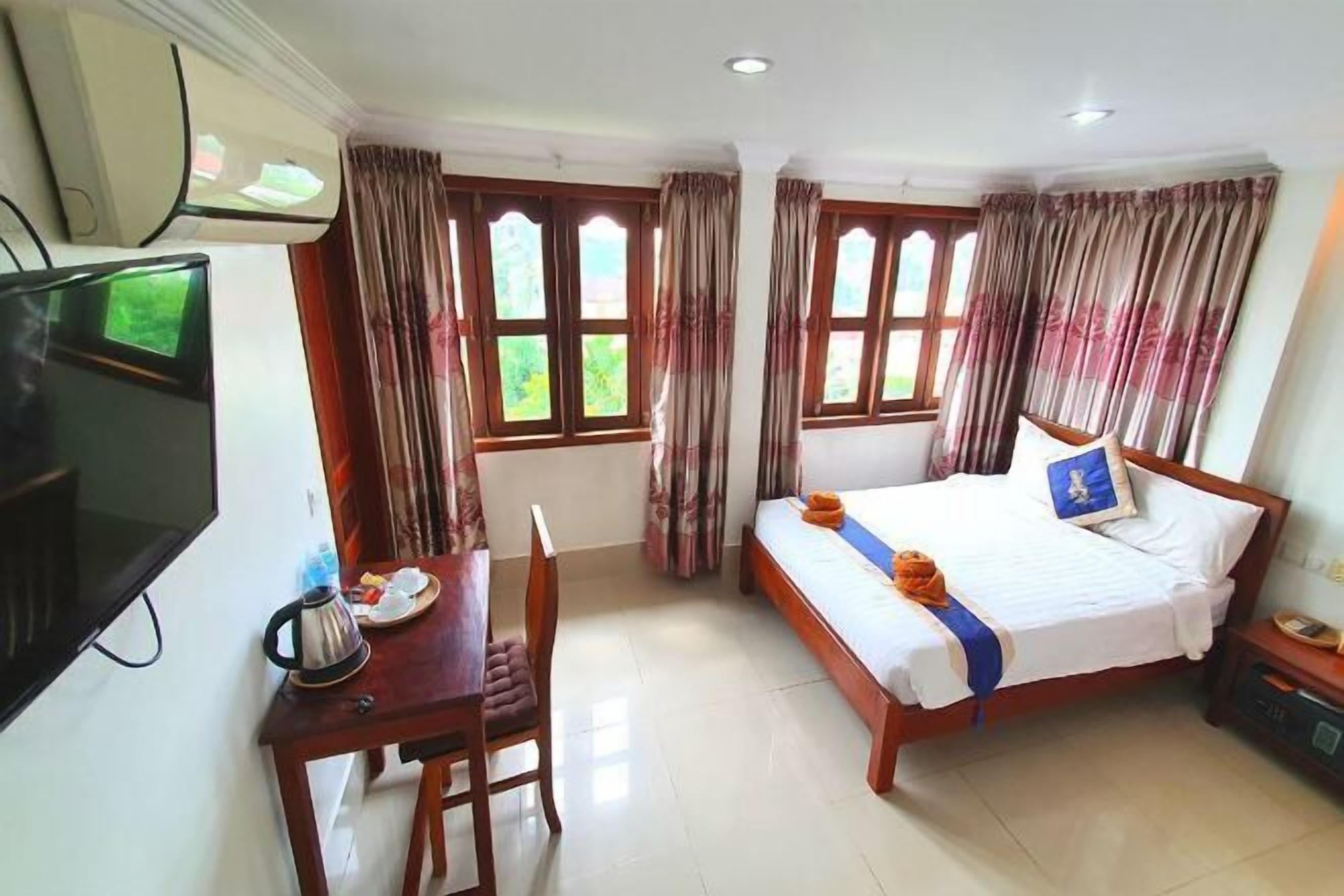 Premium bedding, desk, free WiFi, bed sheets