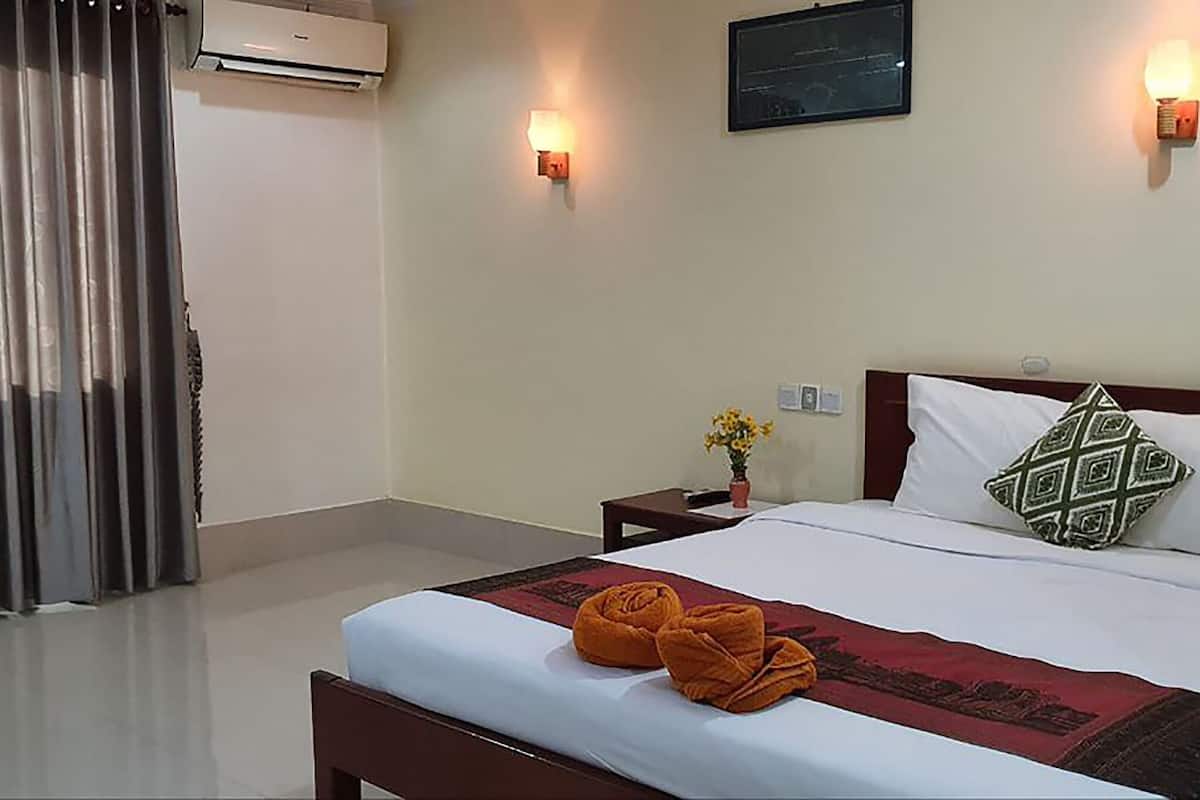 Premium bedding, desk, free WiFi, bed sheets