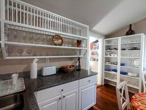 冰箱、微波炉、烤箱、炉灶