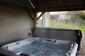 Property grounds - Forest View House - Private Hot Tub (Coleraine)