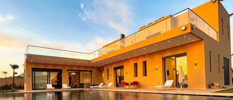 Outdoor pool, a heated pool