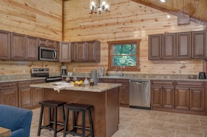 House (6 Bedrooms) | Interior