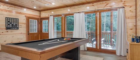 House (6 Bedrooms) | Interior