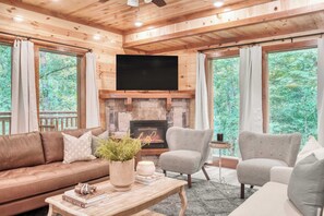 Interior - Bluestem by Avantstay Incredible Views w/ Large Balcony & Indoor Pool! (Sevierville)