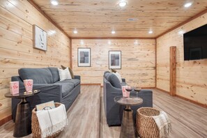 Interior - Bluestem by Avantstay Incredible Views w/ Large Balcony & Indoor Pool! (Sevierville)