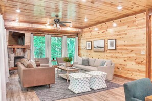 Interior - Bluestem by Avantstay Incredible Views w/ Large Balcony & Indoor Pool! (Sevierville)