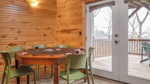 House (5 Bedrooms) | Interior
