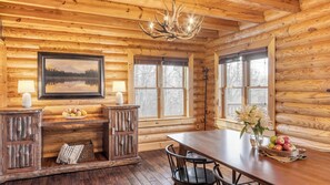 House (5 Bedrooms) | Interior